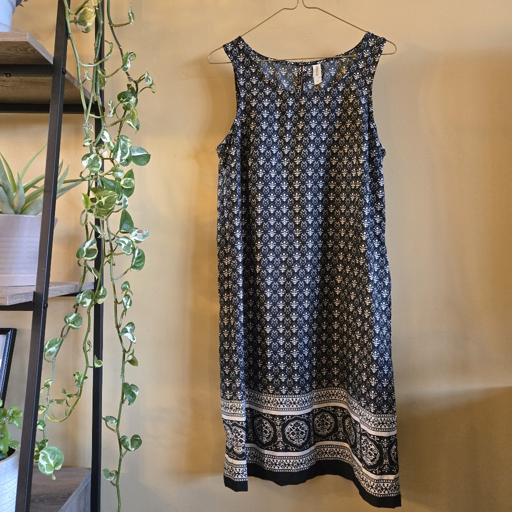 Black and White Patterned Sleeveless Dress